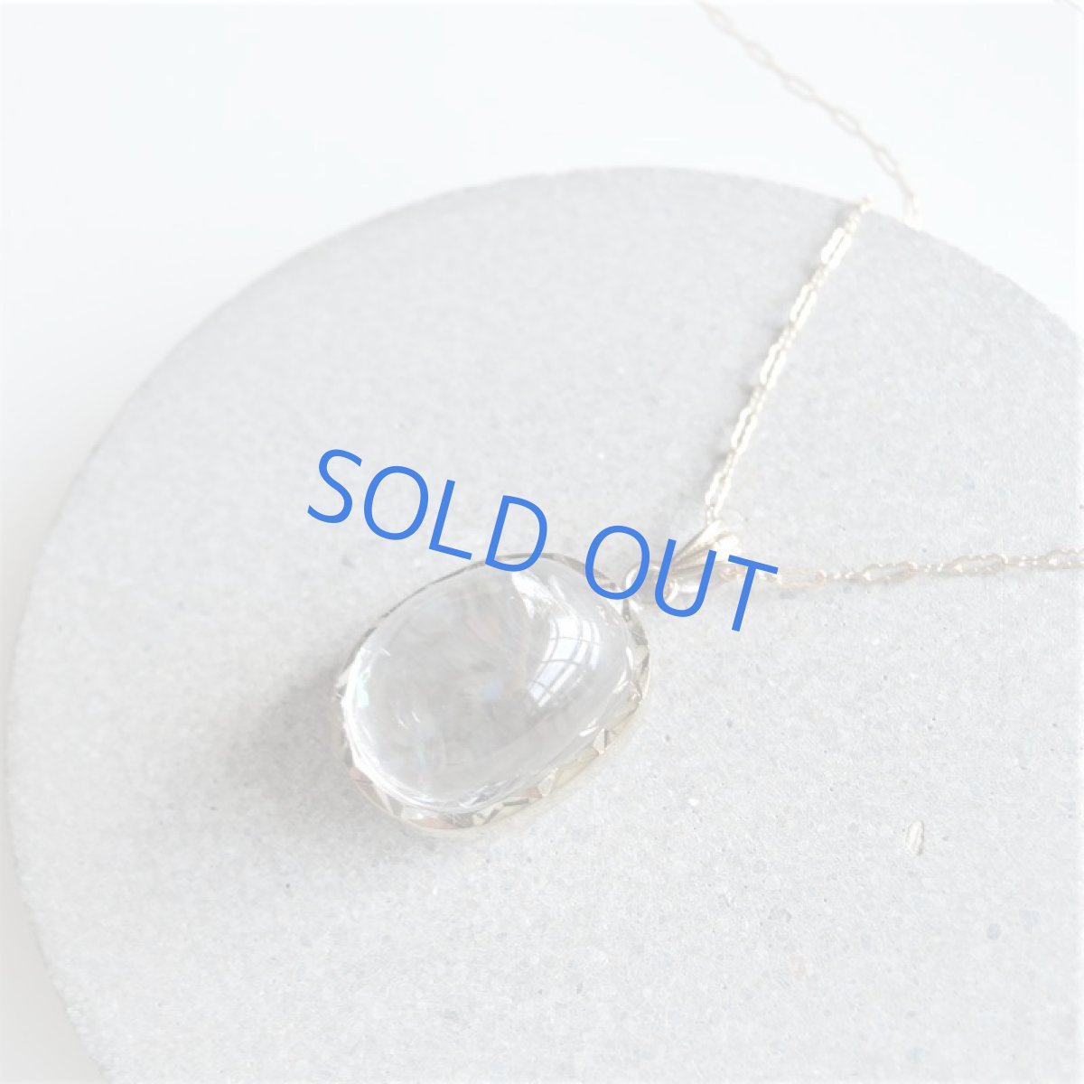 画像3: 【1点もの・オーバルC】幸運を呼ぶ虹色　アイリスクォーツ　カボション　フレーム　14kgf約50cmチェーンネックレス (3)