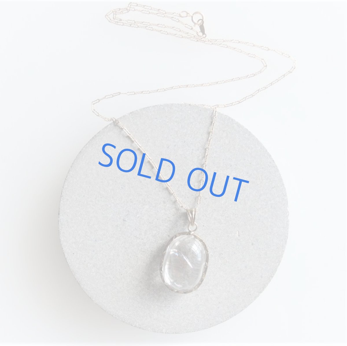 画像3: 【1点もの・オーバルA】幸運を呼ぶ虹色　アイリスクォーツ　カボション　フレーム　14kgf約50cmチェーンネックレス (3)