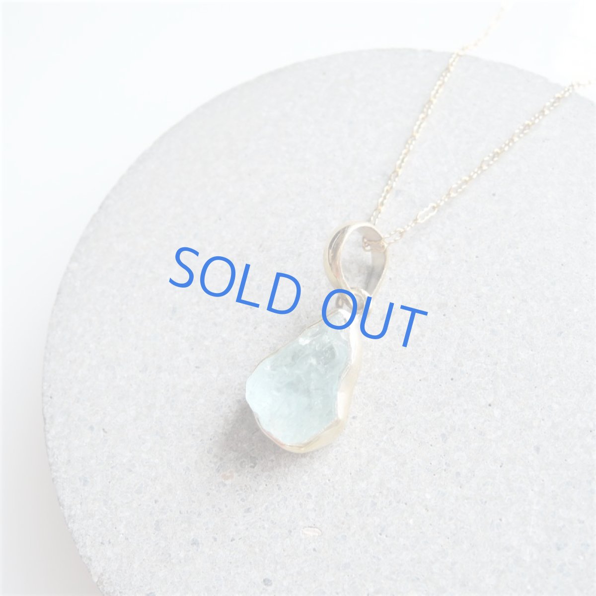 画像3: 【1点もの・C】涼やかアイスブルー　大粒　アクアマリン　原石フレームストーン　14kgfネックレス約50cm (3)