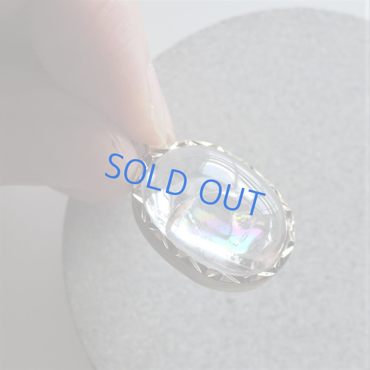 画像2: 【1点もの・オーバルA】幸運を呼ぶ虹色　アイリスクォーツ　カボション　フレーム　14kgf約50cmチェーンネックレス (2)