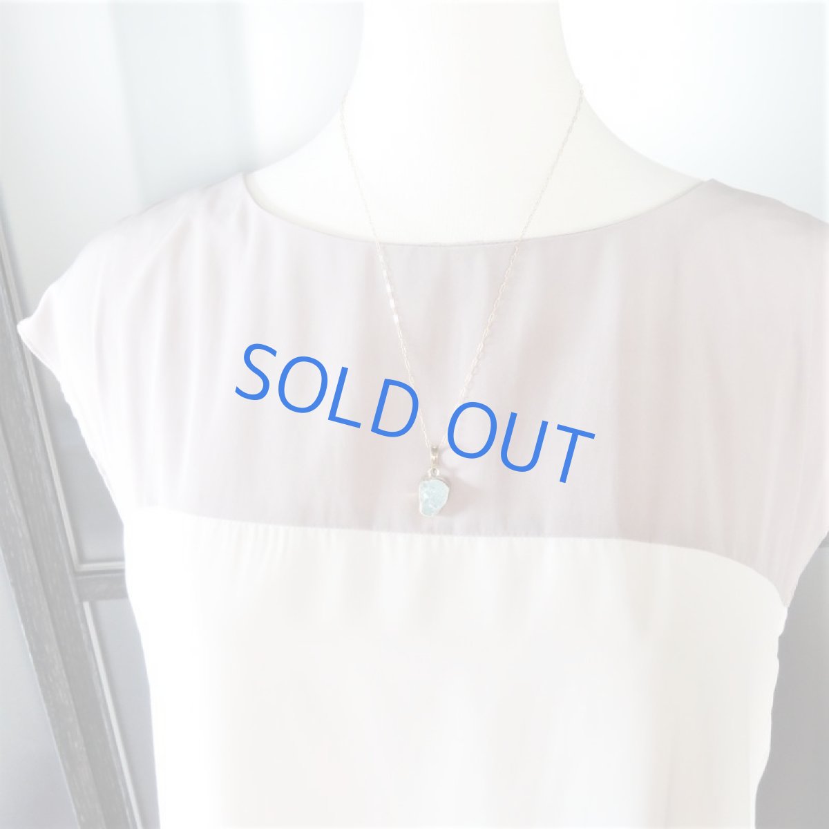 画像6: 【1点もの・B】涼やかアイスブルー　大粒　アクアマリン　原石フレームストーン　14kgfネックレス約50cm (6)