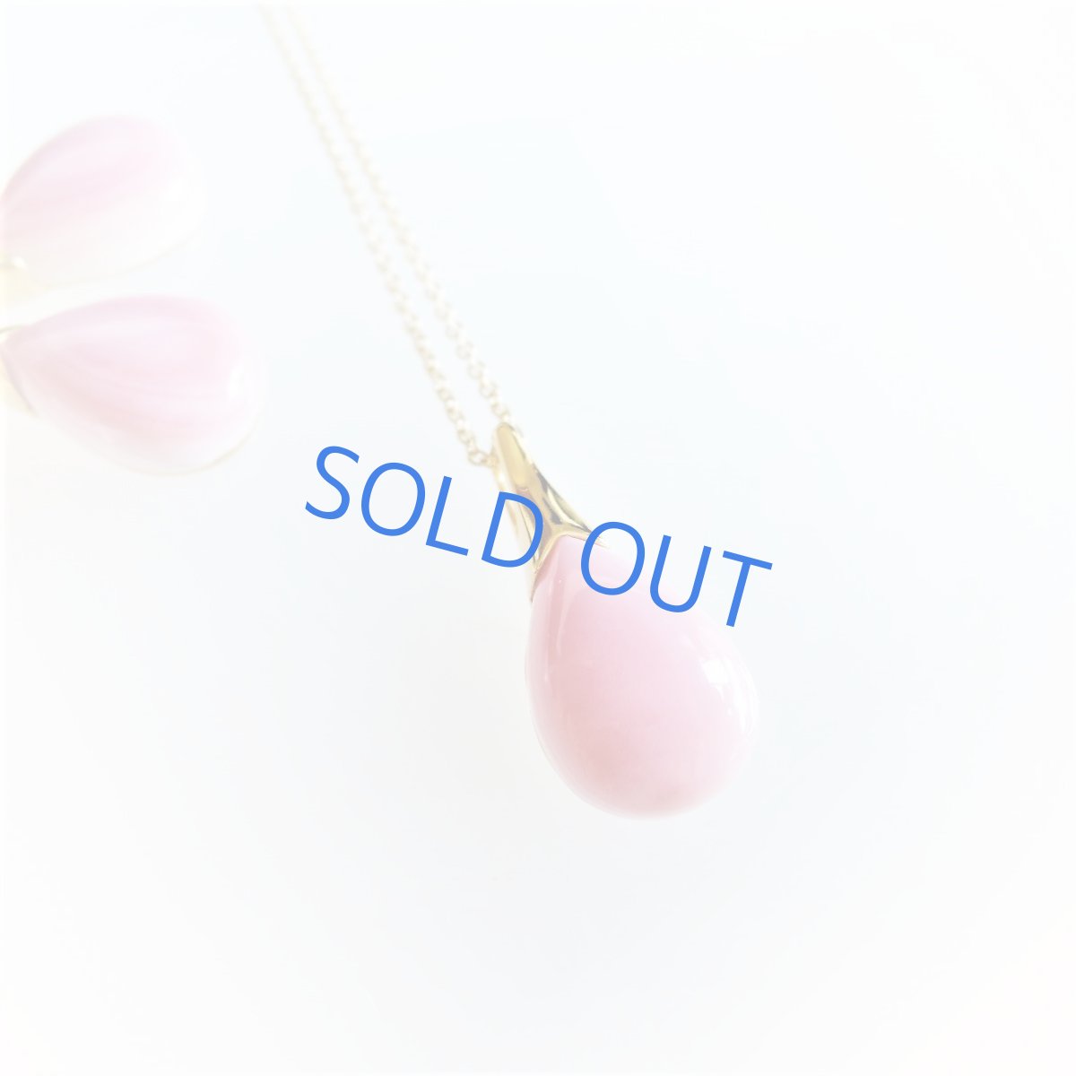 画像2: 【残り2】花びらのような　最高品質　カリブ海産クイーンコンクシェル　カボション　サージカルステンレスネックレス50cm (2)