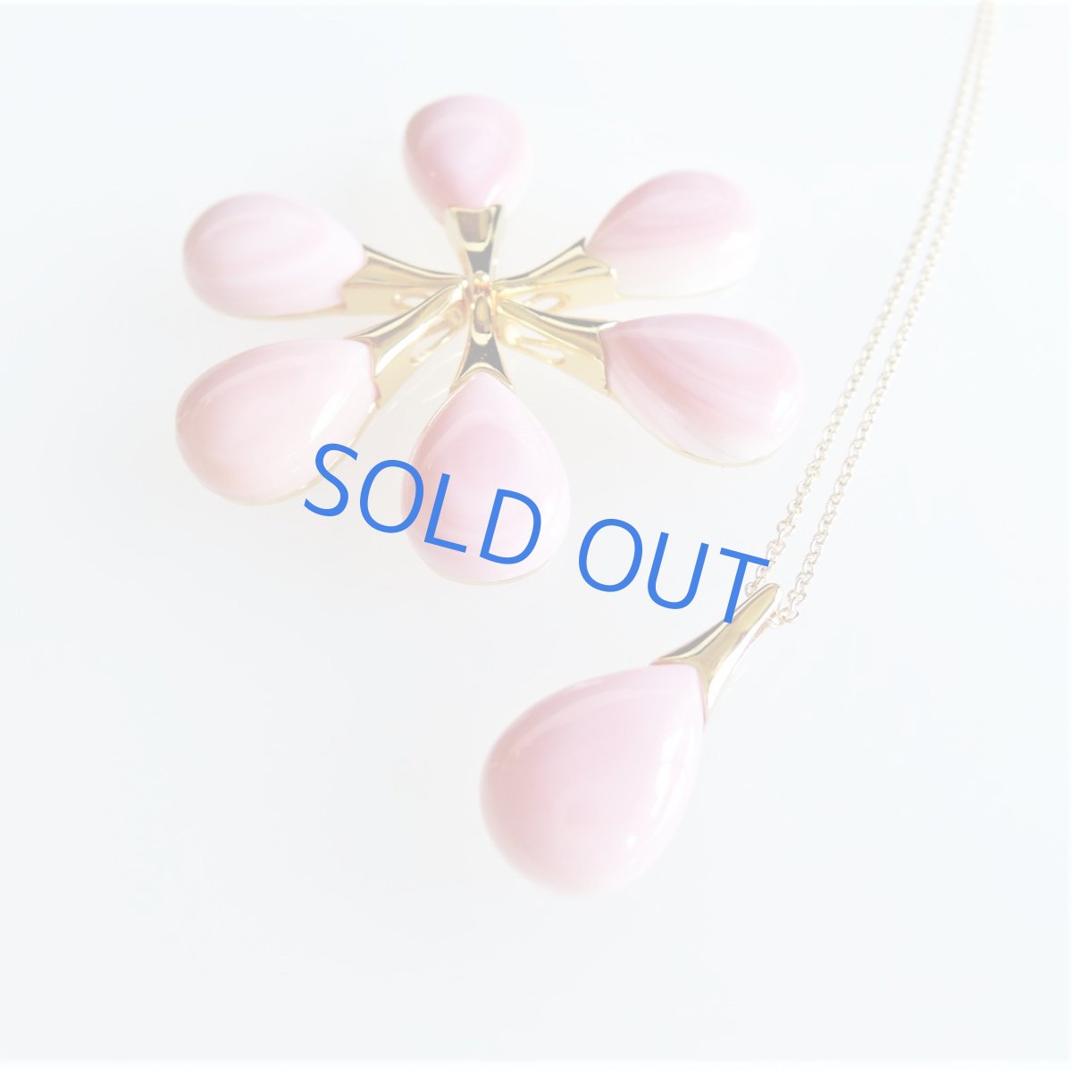 画像8: 【残り2】花びらのような　最高品質　カリブ海産クイーンコンクシェル　カボション　サージカルステンレスネックレス50cm (8)