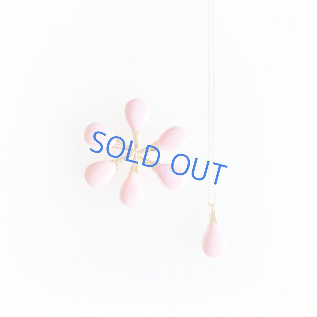 画像7: 【残り2】花びらのような　最高品質　カリブ海産クイーンコンクシェル　カボション　サージカルステンレスネックレス50cm (7)