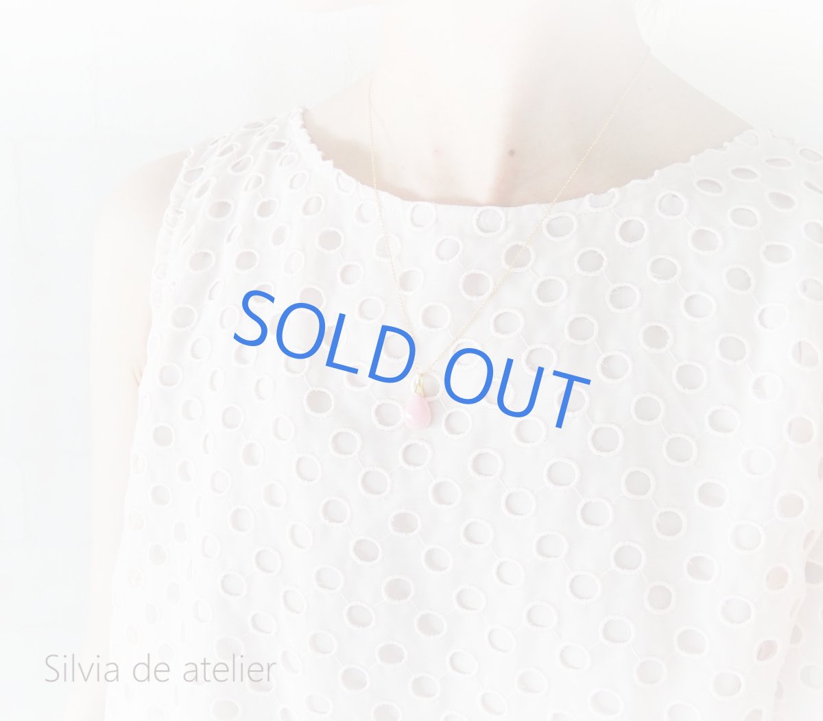 画像9: 【残り2】花びらのような　最高品質　カリブ海産クイーンコンクシェル　カボション　サージカルステンレスネックレス50cm (9)