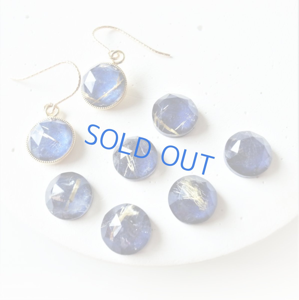 画像2: 【イヤリング変更可】タイチン風　流星ルチル　と　夜空ラピス　ラウンド　14KGFピアス (2)