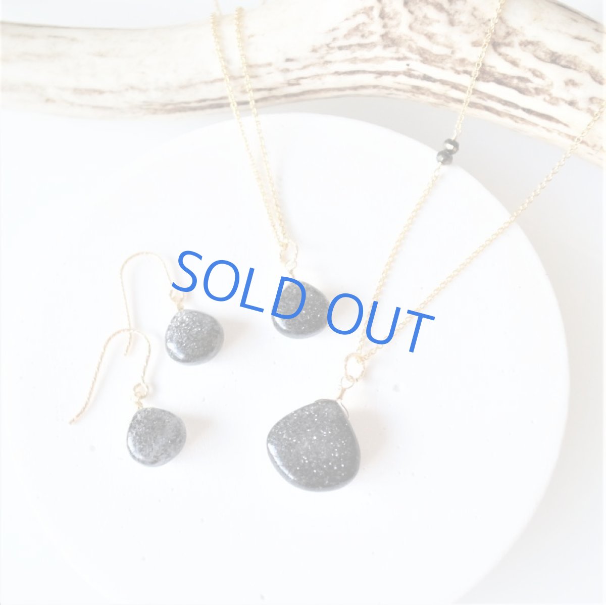 画像10: 半額SALE【イヤリング変更可・Mサイズ】インド産ブラックサンストーン　マロンシェイプ　サージカルステンレスピアス (10)