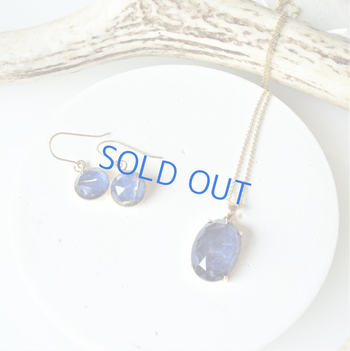 画像6: 【イヤリング変更可】タイチン風　流星ルチル　と　夜空ラピス　ラウンド　14KGFピアス (6)