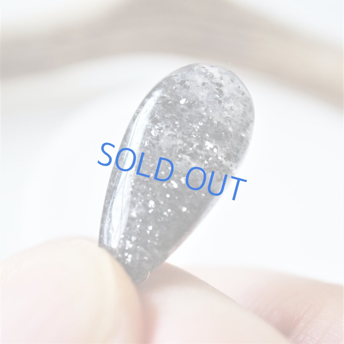 画像3: 半額SALE【在庫僅少・Mサイズ】インド産ブラックサンストーン　スムースペアシェイプ　サージカルステンレスピアス (3)