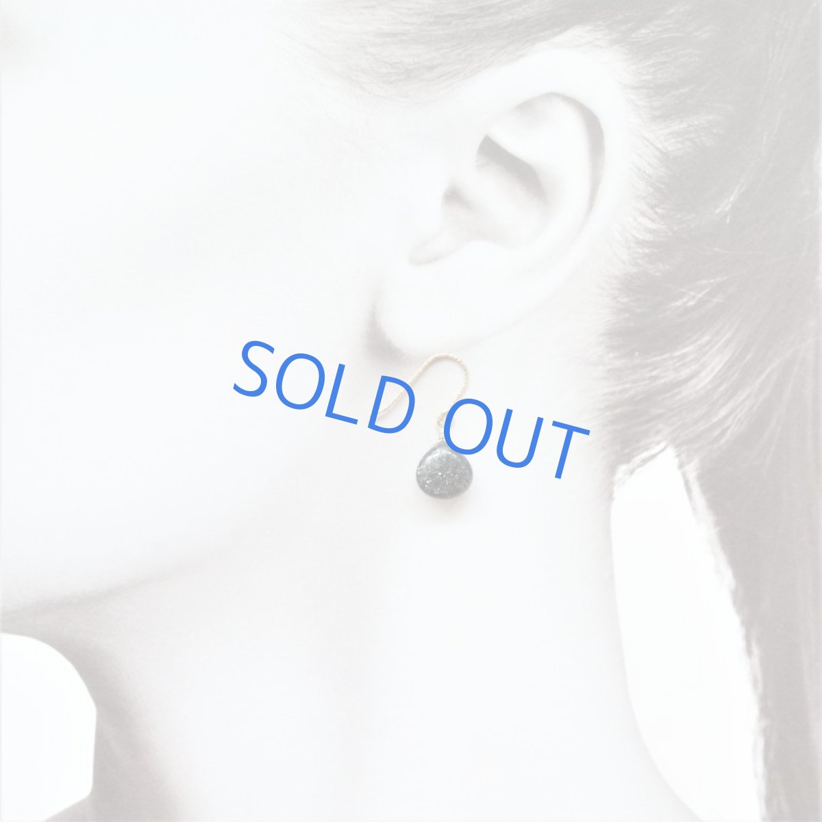 画像6: 半額SALE【イヤリング変更可・Mサイズ】インド産ブラックサンストーン　マロンシェイプ　サージカルステンレスピアス (6)