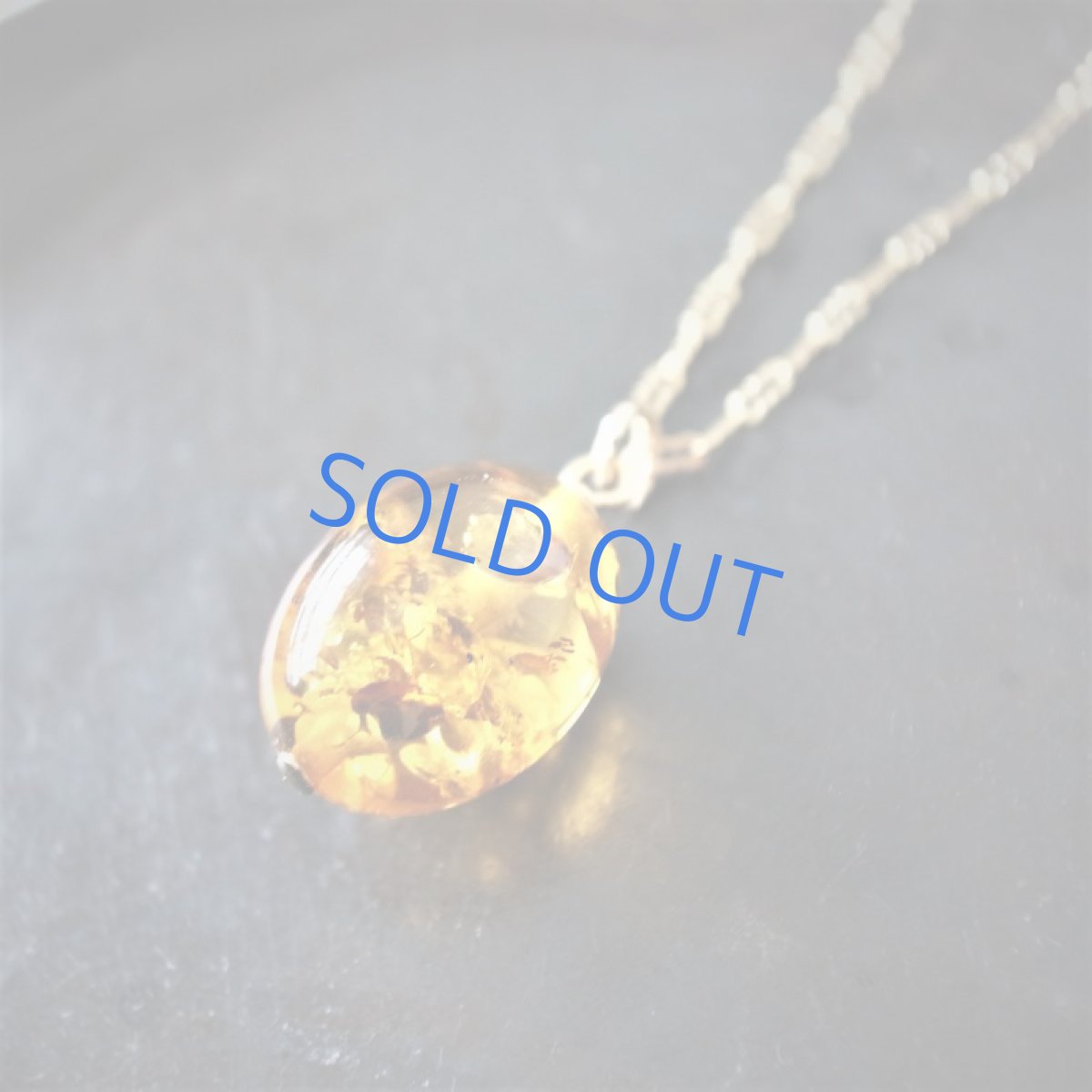 画像2: 残り1　大粒　バルティックアンバー(琥珀）オーバルドロップ　一粒　14kgf50cmネックレス (2)