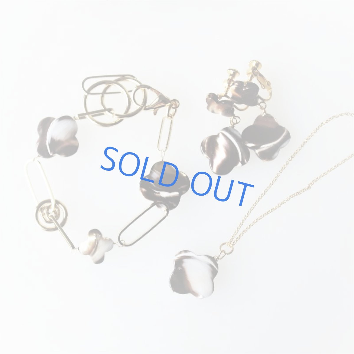 画像6: 半額SALE【残り1】大粒　ブラウンシェル　フラワー　ゴールドチェーンブレスレット (6)