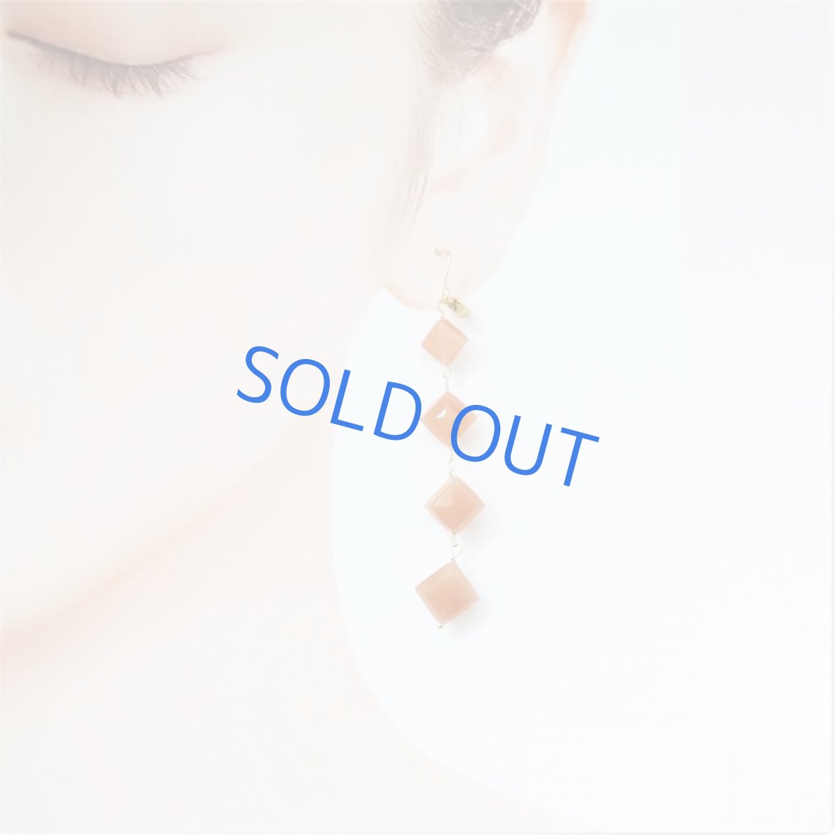 画像7: 【残り1・イヤリング変更可】オレンジムーンストーン　ダイヤカット　ライン　14kgfフックピアス  (7)