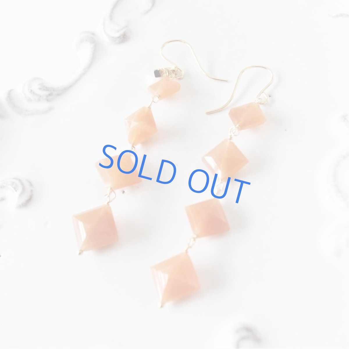 画像5: 【残り1・イヤリング変更可】オレンジムーンストーン　ダイヤカット　ライン　14kgfフックピアス  (5)