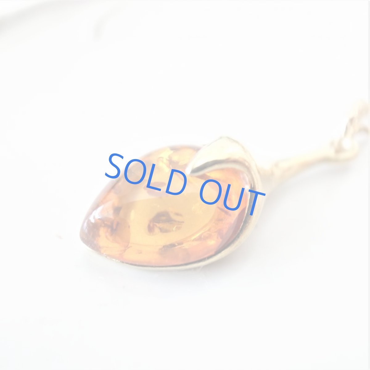 画像2: 【残り1】花のつぼみ　バルティックアンバー（琥珀）　40cm14kgfネックレス (2)