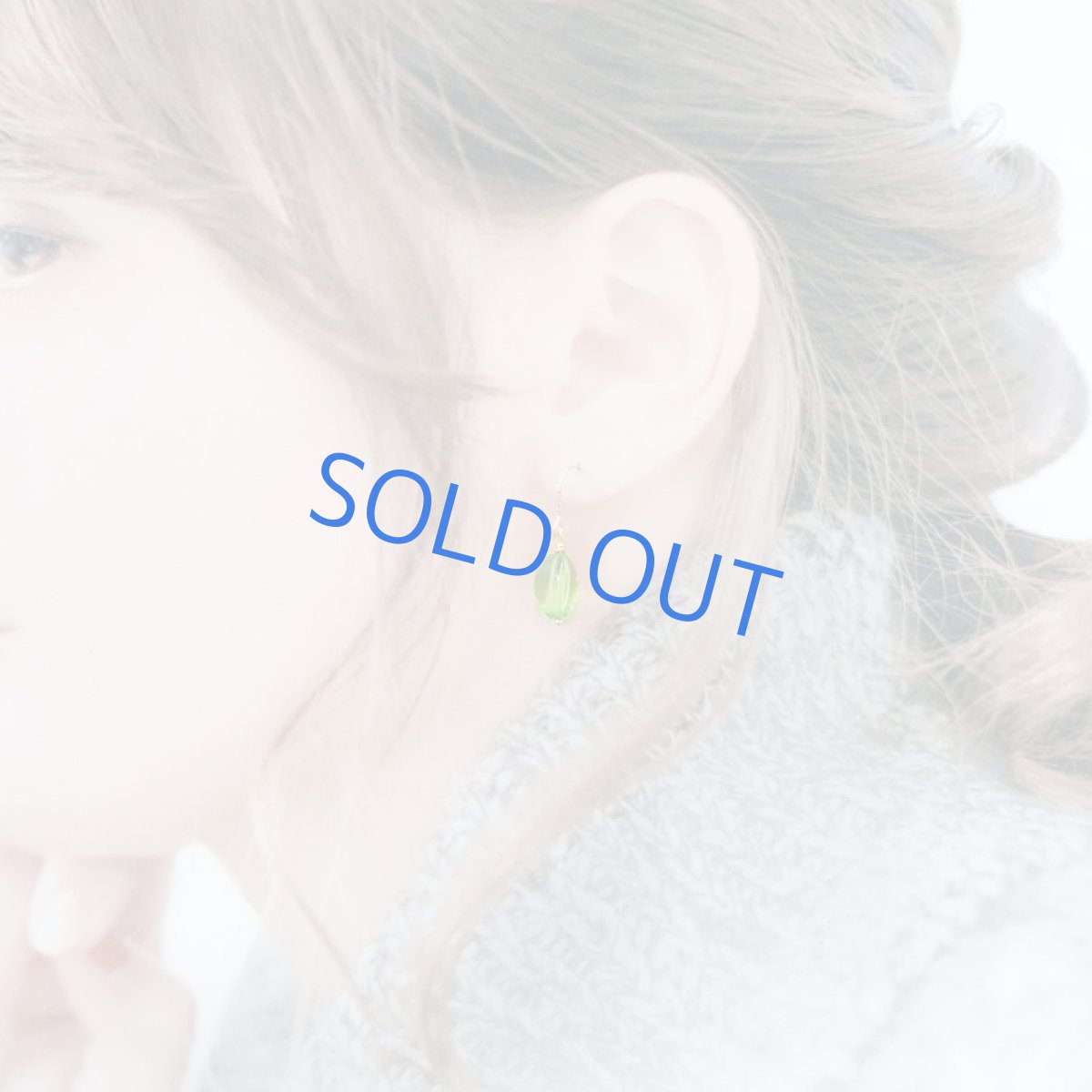 画像8: 半額SALE【イヤリング変更可・限定数のみ】鮮やかペリドットグリーン！　４Aランク　バルティック　グリーンアンバー　サージカルステンレスフックピアス (8)