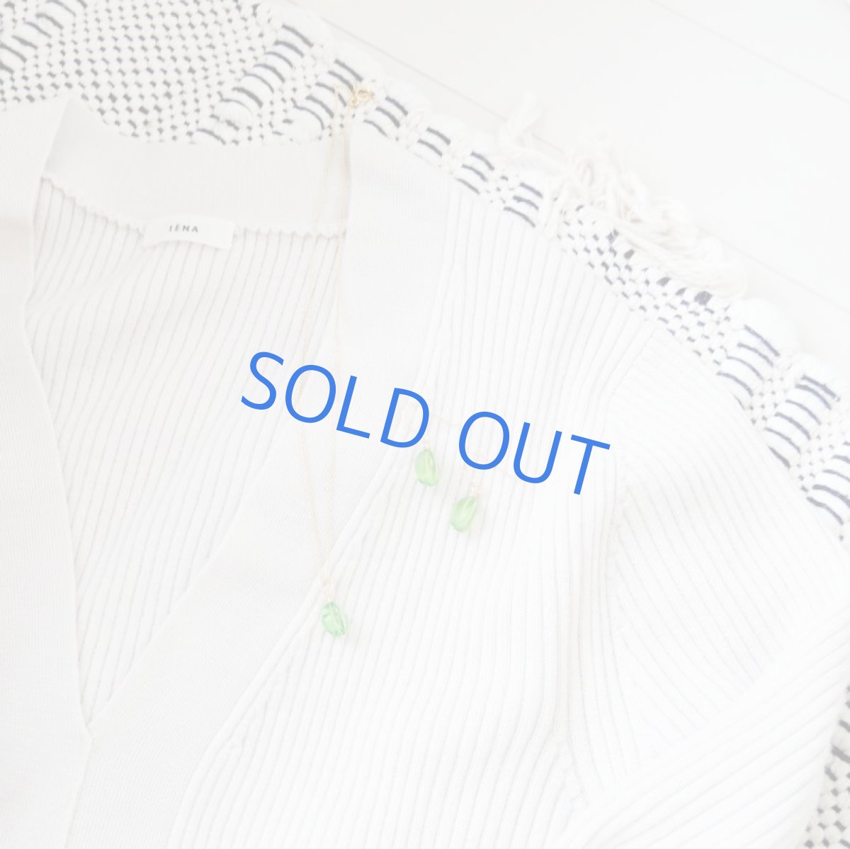 画像7: 半額SALE【イヤリング変更可・限定数のみ】鮮やかペリドットグリーン！　４Aランク　バルティック　グリーンアンバー　サージカルステンレスフックピアス (7)