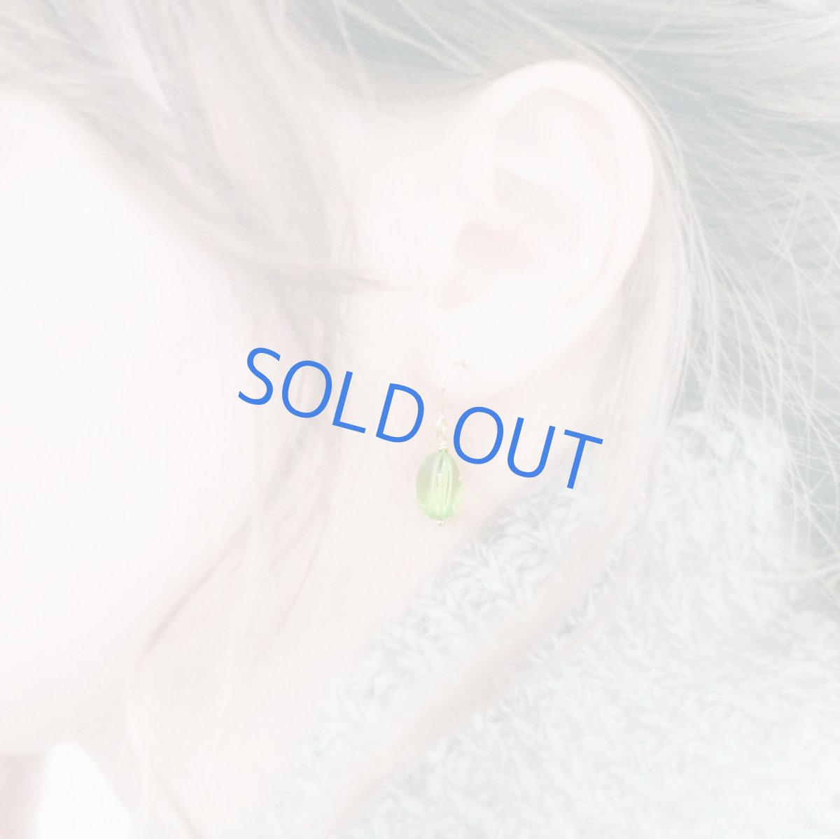 画像9: 半額SALE【イヤリング変更可・限定数のみ】鮮やかペリドットグリーン！　４Aランク　バルティック　グリーンアンバー　サージカルステンレスフックピアス (9)