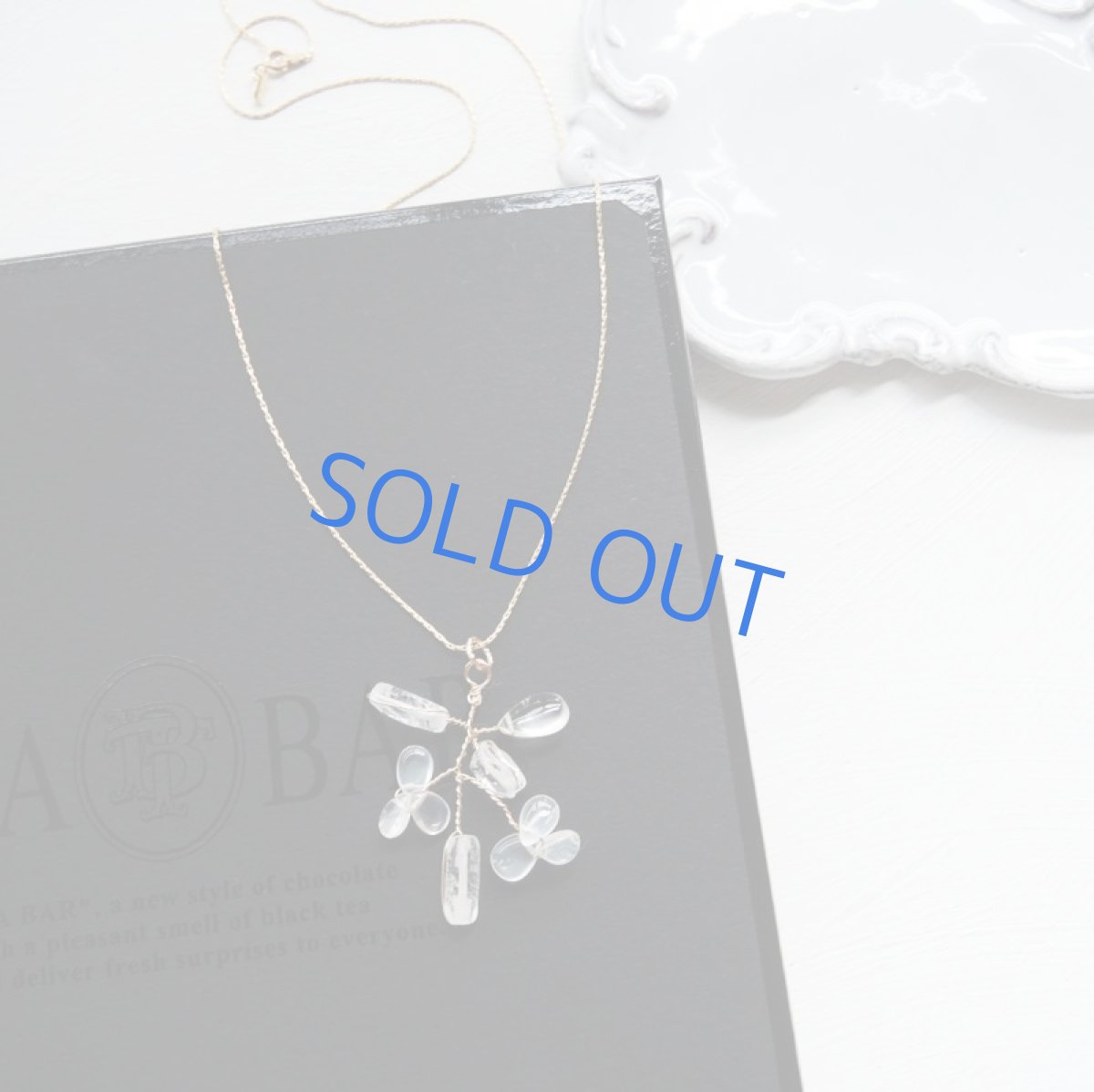 画像2: 【1点もの】樹氷クリスタル・セレモニアムーンストーンチャーム　14KGFミディアムネックレス (2)