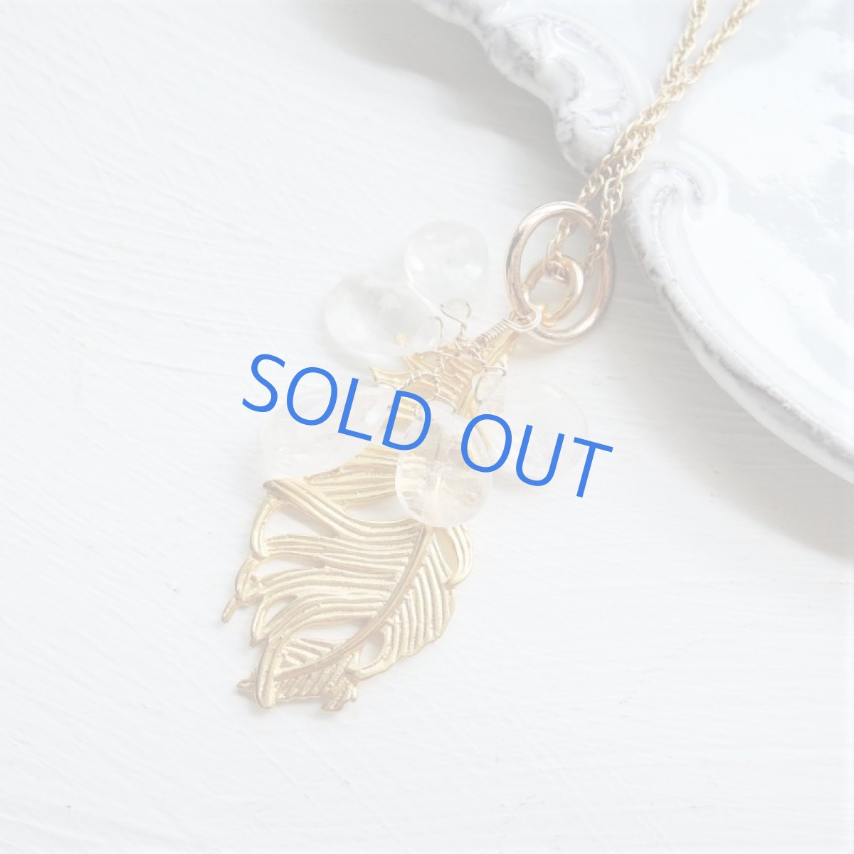 画像3: I・Eさま専用！レインボームーンストーンチャーム付き　フェザー　ロングネックレス (3)