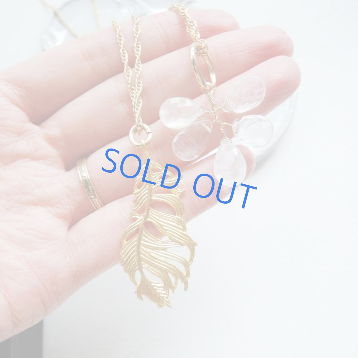 画像4: I・Eさま専用！レインボームーンストーンチャーム付き　フェザー　ロングネックレス (4)