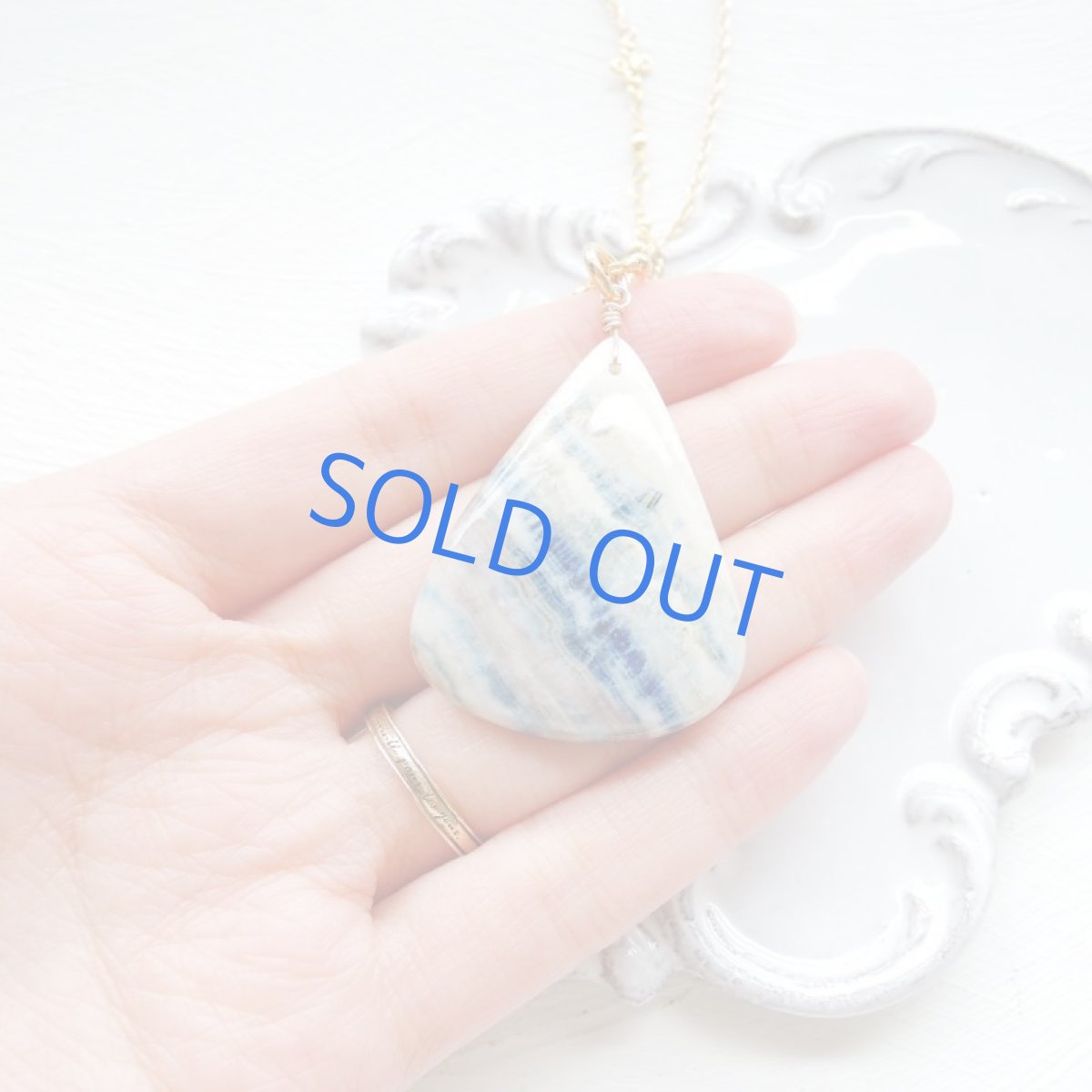 画像3: 【1点もの・C】希少石　超大粒　ブルーシェライト（シーライト）　ゴールドロングネックレス (3)