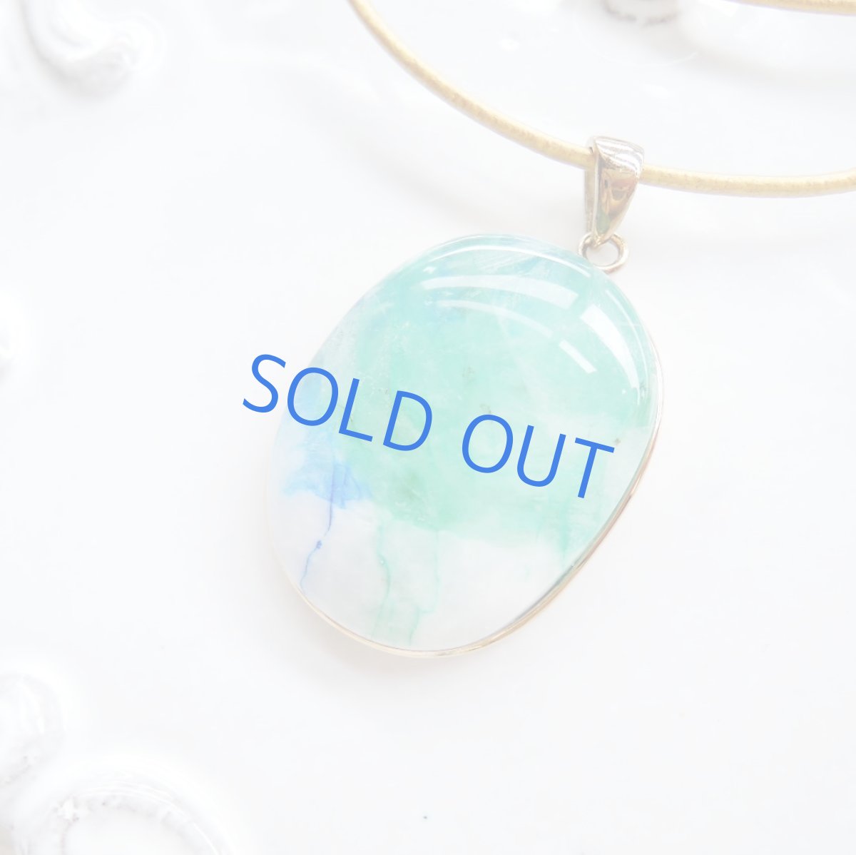 画像2: 【1点もの・D】希少石！超大粒　クァントムクアトロシリカ　ゴールド牛革コードロングネックレス (2)