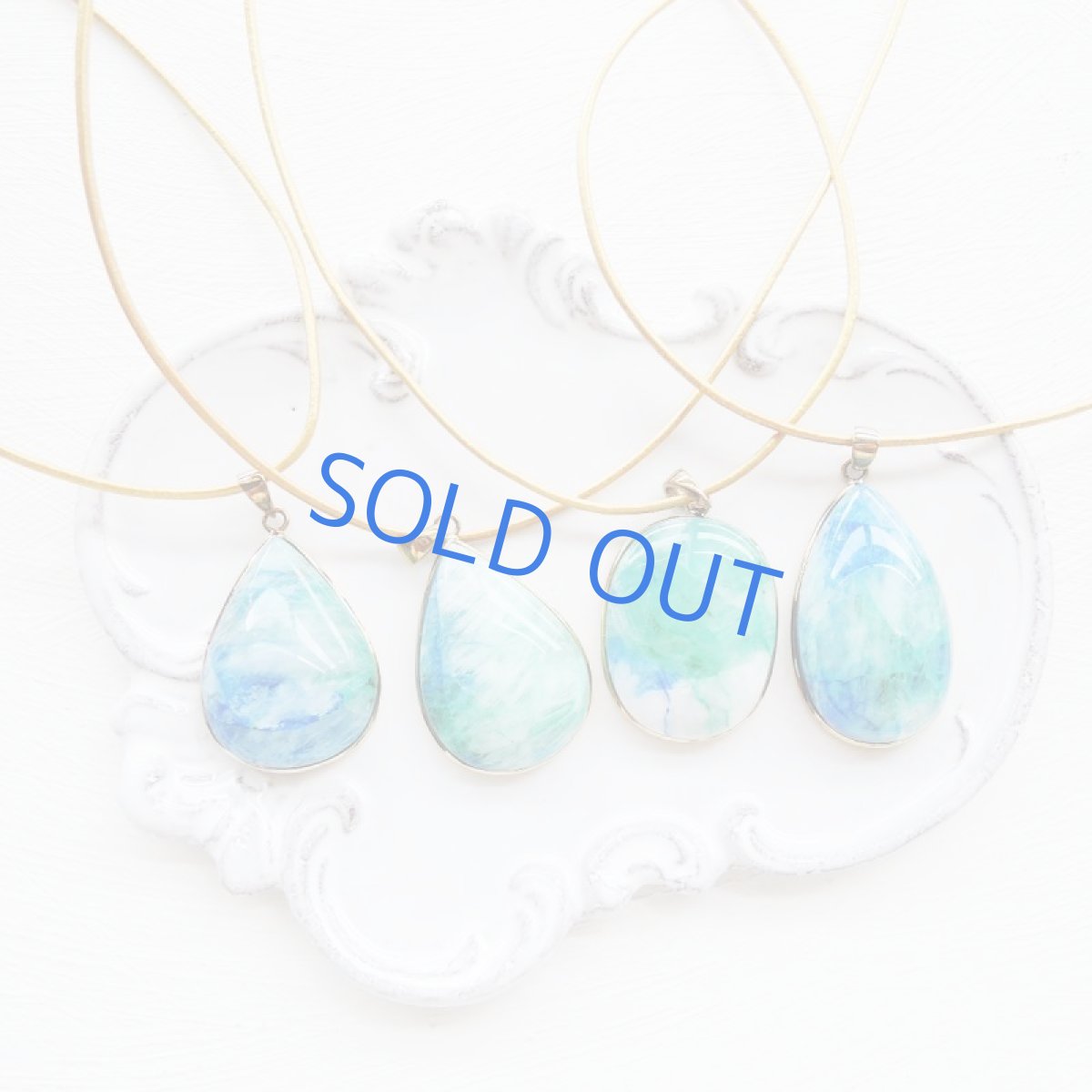 画像6: 【1点もの・A】希少石！超大粒　クァントムクアトロシリカ　ゴールド牛革コードロングネックレス (6)