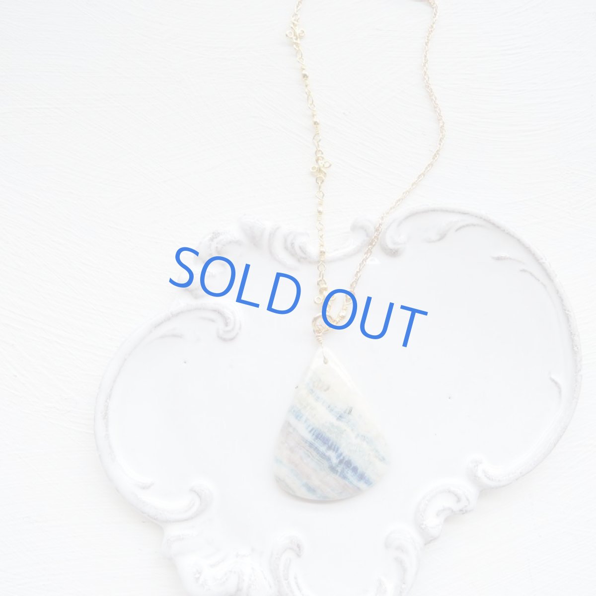 画像4: 【1点もの・C】希少石　超大粒　ブルーシェライト（シーライト）　ゴールドロングネックレス (4)