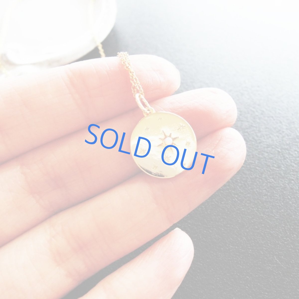 画像3: 残り1　輝くシリウス　オパールのゴールドチャーム　14kgfネックレス40cm (3)