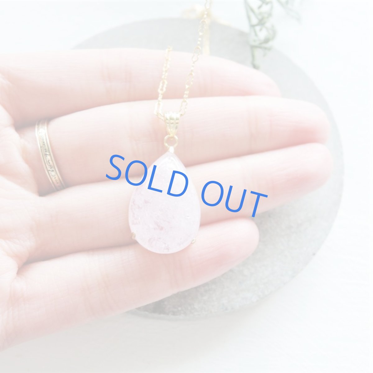 画像4: 【1点もの・B】桜ピンク　大粒　ピンクアクアマリン（モルガナイト）　つるりん滴型　約50cmサージカルステンレスネックレス (4)