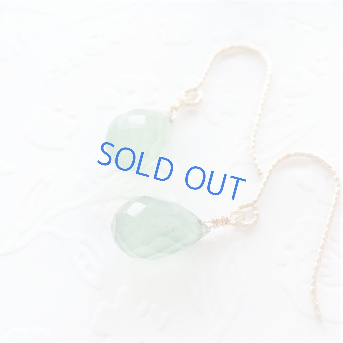 画像2: 【イヤリング変更可】宝石質　サーペンティン　一粒ドロップ　14kgfピアス (2)