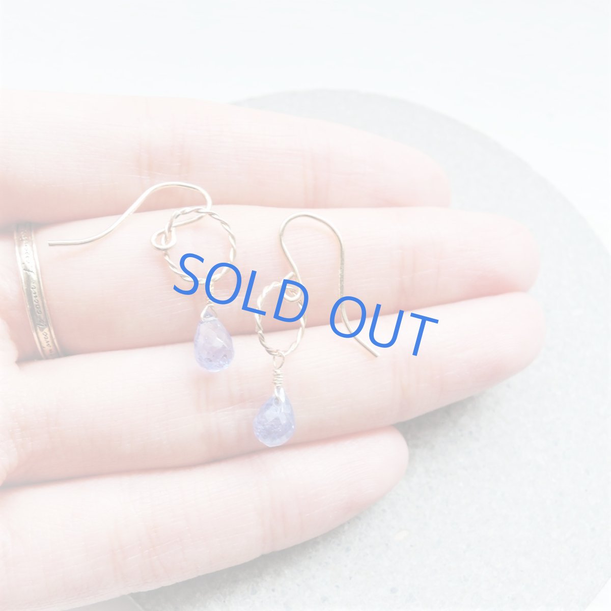 画像5: 【イヤリング変更可・限定数のみ】４Aランク　タンザナイトドロップ　ワイヤーリング　14kgfフックピアス (5)