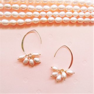 14kgfサーペンティンピアス/イヤリング サーペンティン（リーフカービング）と天然石（ペリドット・スぺ