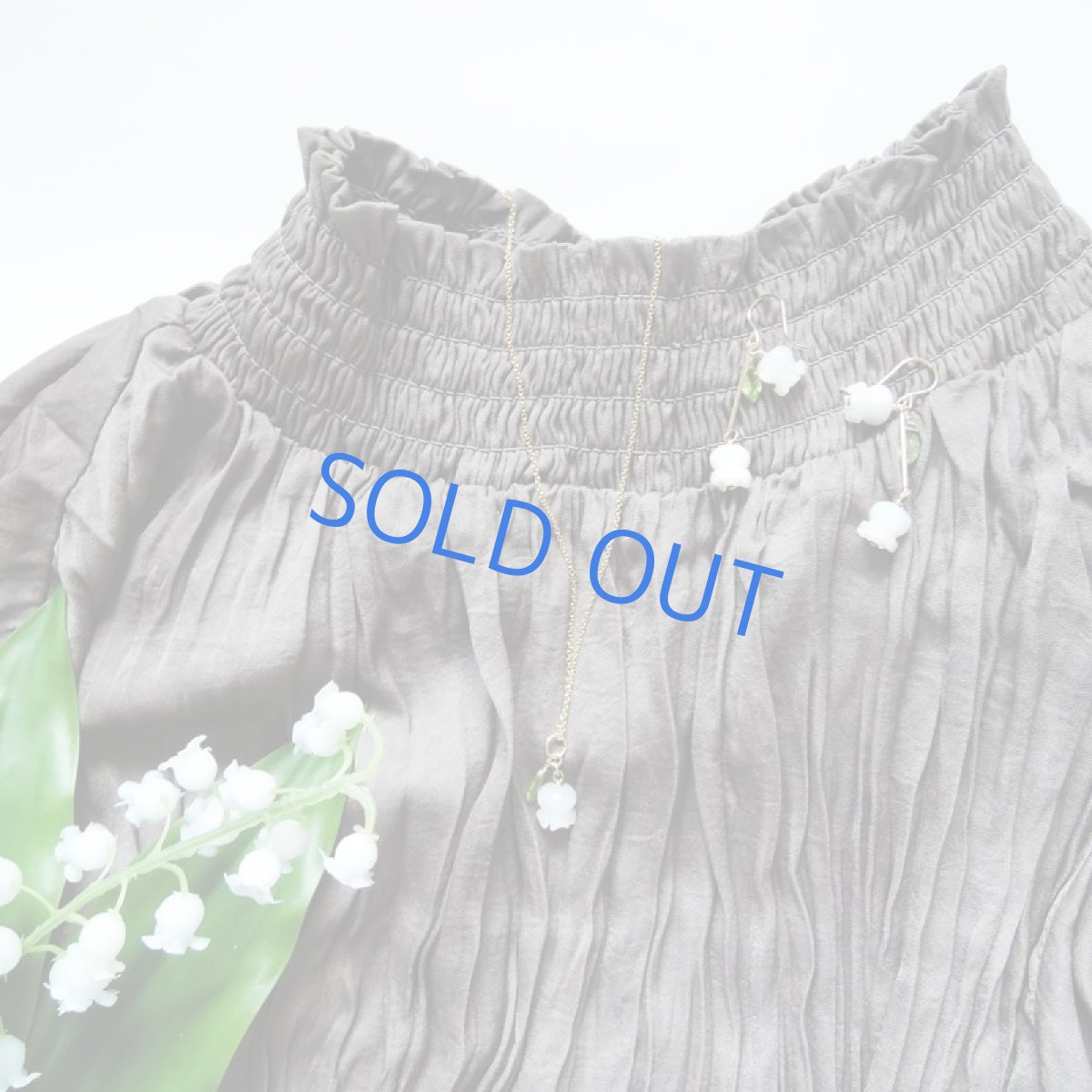 画像11: 【イヤリング変更可】白蝶貝 すずらん ペリドットリーフ付き 14KGFフックピアス (11)