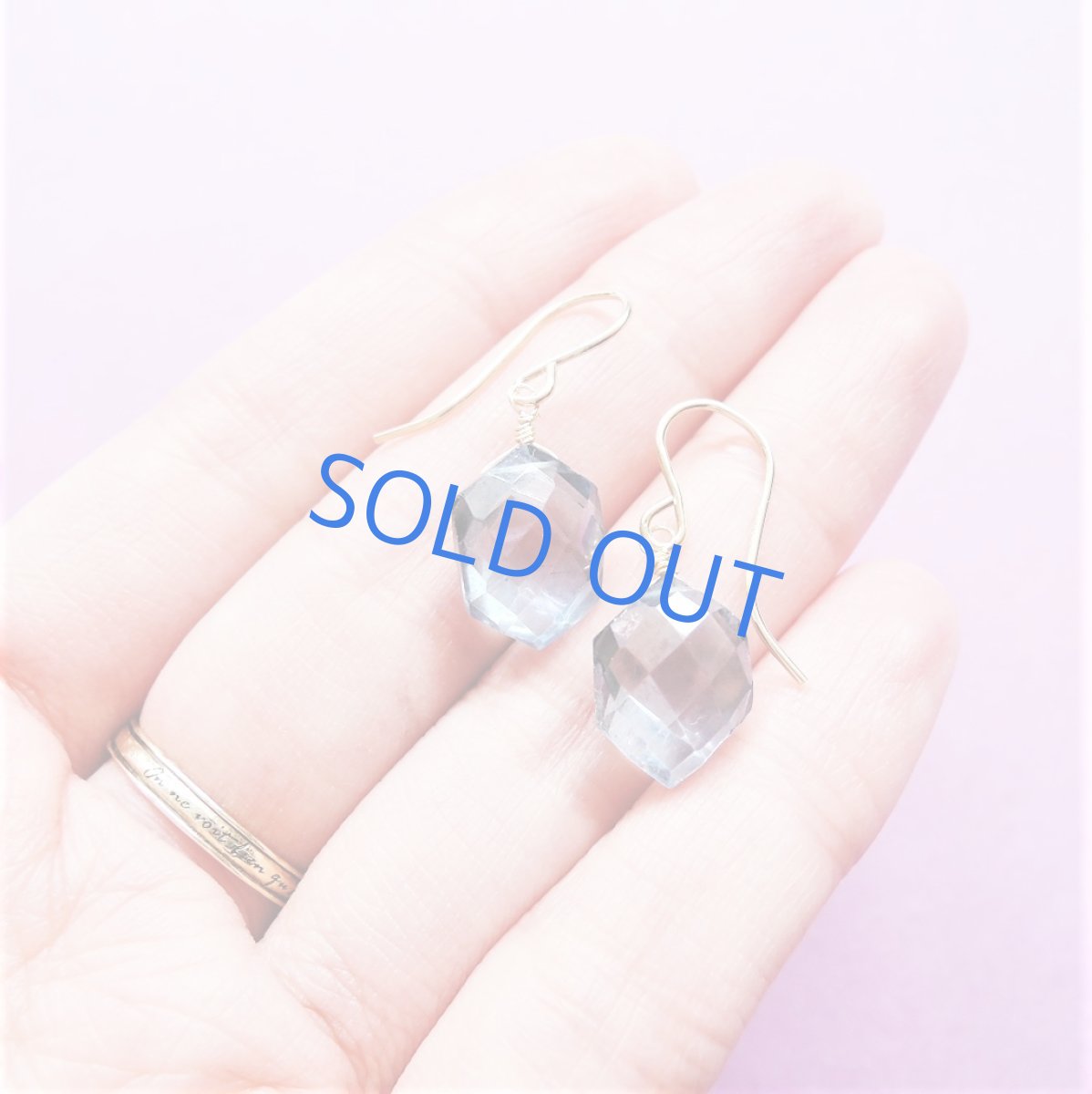 画像4: 【限定数・イヤリング変更可】紫陽花ブルー　ミスティックブルークォーツ　ヘキサゴン　14KGFフックピアス (4)