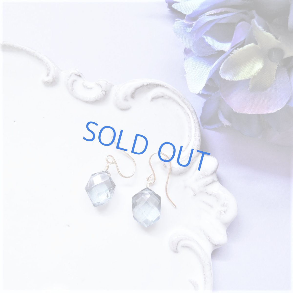 画像5: 【限定数・イヤリング変更可】紫陽花ブルー　ミスティックブルークォーツ　ヘキサゴン　14KGFフックピアス (5)