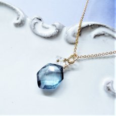 画像1: 【限定数のみ】紫陽花ブルー　ミスティックブルークォーツ　ヘキサゴン　14KGFネックレス40cm (1)