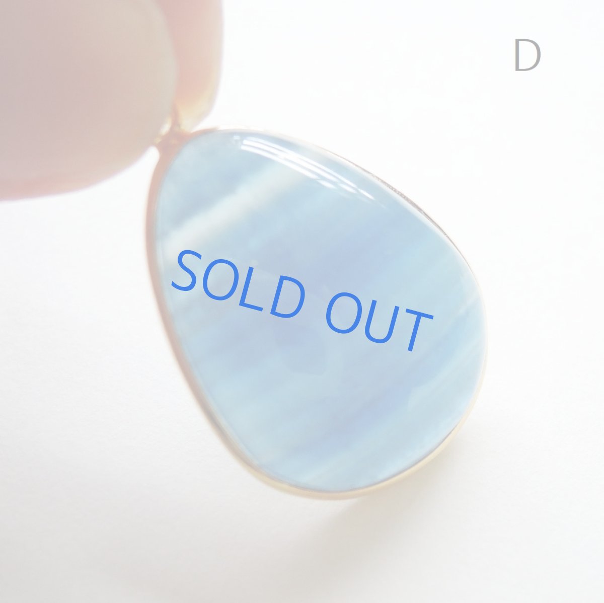 画像12: 【お届け粒D】天然ストライプ　超大粒　カルサイト　フレーム　革コードネックレス約85cm (12)