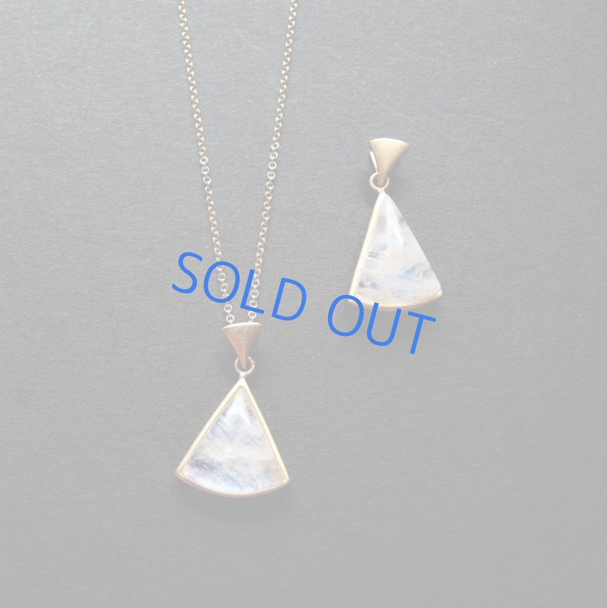 画像3: 【限定各１・残りAのみ】扇形　レインボームーンストーン　マットゴールドフレーム　14kgf40cm (3)