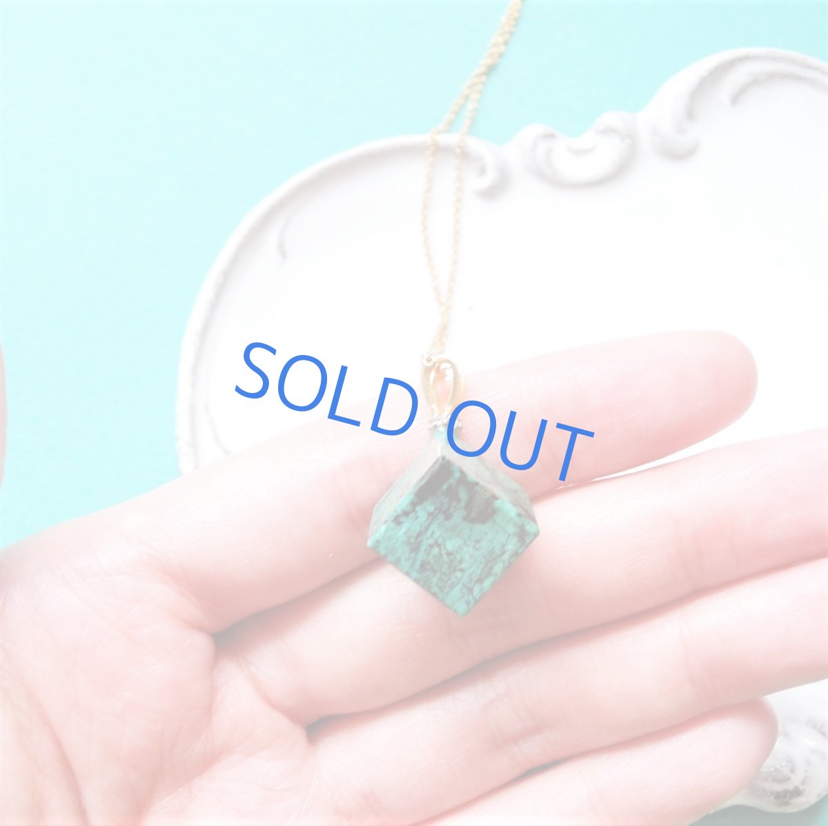 画像4: 半額SALE【1点もの・C】鮮やかなグリーンマーブル！　地球の石　キューブ　クリソコラ　サージカルステンレス50cm (4)