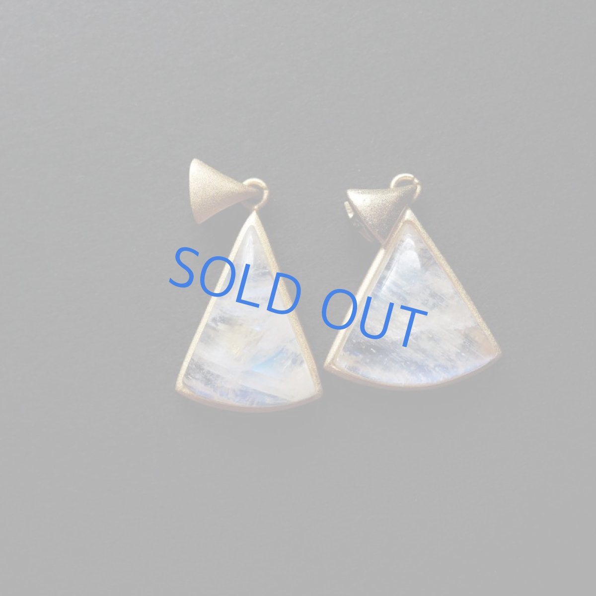 画像4: 【限定各１・残りAのみ】扇形　レインボームーンストーン　マットゴールドフレーム　14kgf40cm (4)