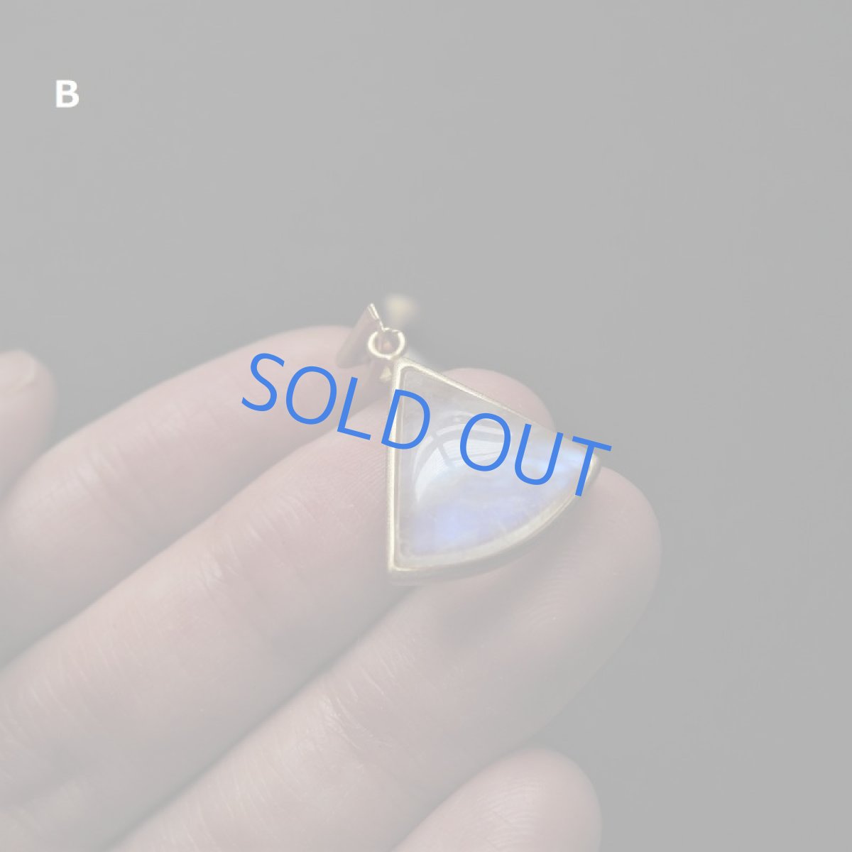 画像6: 【限定各１・残りAのみ】扇形　レインボームーンストーン　マットゴールドフレーム　14kgf40cm (6)