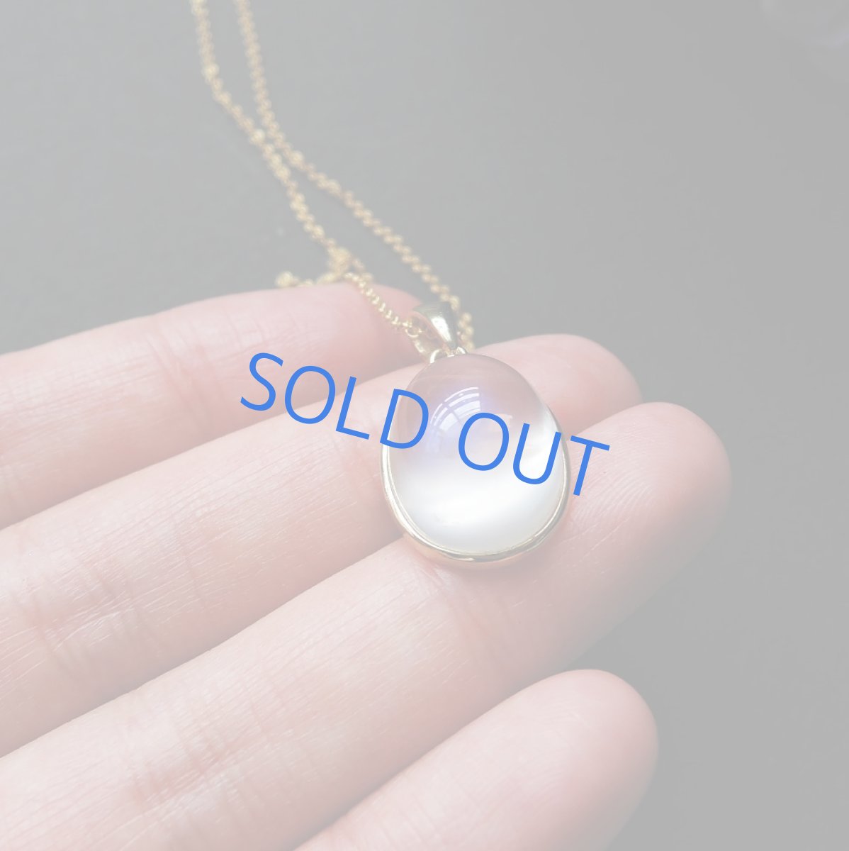 画像3: 【1点もの・オーバルD】AAA　ロイヤルブルームーンストーン（ペリステライト）　カボションフレーム　14KGFネックレス40cm (3)