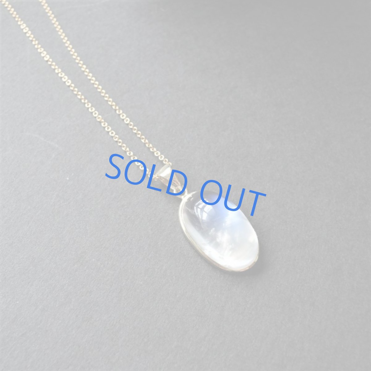 画像4: 【1点もの・オーバルF】AAA　ロイヤルブルームーンストーン（ペリステライト）　カボションフレーム　14KGFネックレス50cm (4)