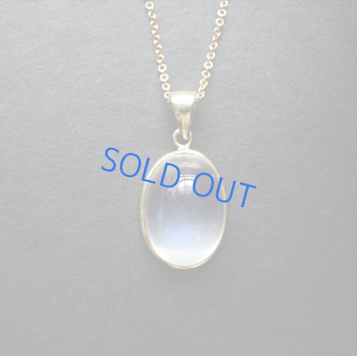 画像2: 【1点もの・オーバルE】AAA　ロイヤルブルームーンストーン（ペリステライト）　カボションフレーム　14KGFネックレス40cm (2)