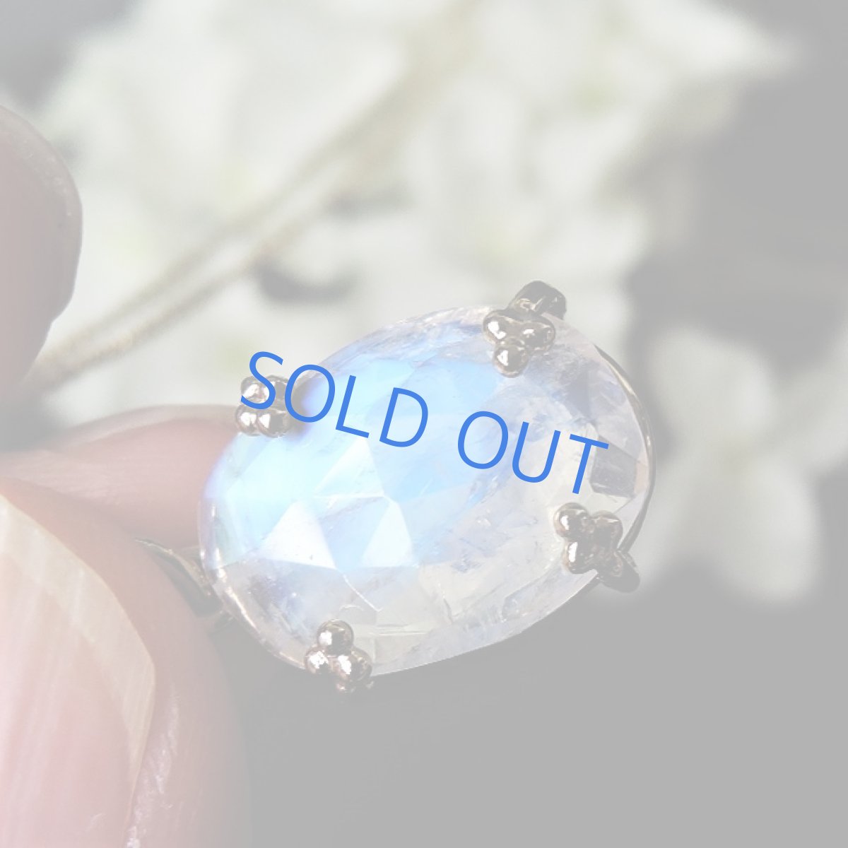 画像2: 【1点もの・オーバルA】飾り爪セット　AAA+　レインボームーンストーン　ルース　14KGFネックレス40センチ (2)