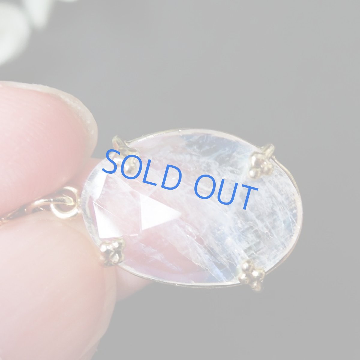 画像2: 【1点もの・オーバルG】飾り爪セット　AAA+　レインボームーンストーン　ルース　14KGFネックレス50センチ (2)