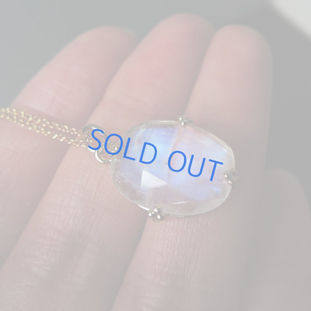 画像3: 【1点もの・オーバルB】飾り爪セット　AAA+　レインボームーンストーン　ルース　14KGFネックレス40センチ (3)