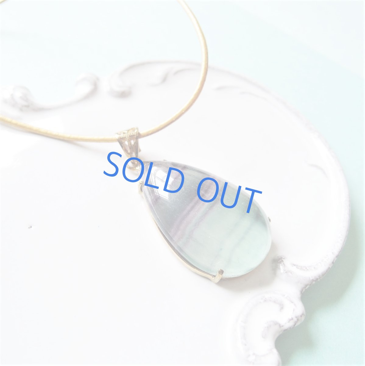 画像2: 【1点もの・フレームE】超大粒　マルチフローライト　ペンダント　革コード約90センチネックレス (2)